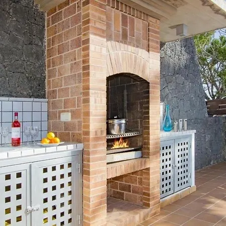 Feriehus In Mit Terrasse, Whirlpool Und Grill Playa Blanca (Lanzarote)